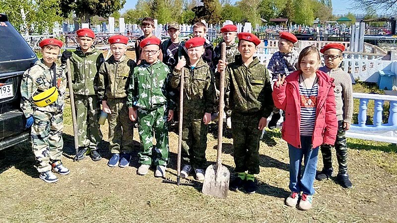   Юнармейцы провели субботник в память о героях