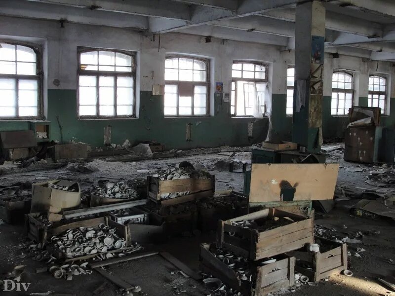 Пока еще сохранились замечательные изделия этого завода, постараемся сохранить и память о нем, хотя бы в виртуальном пространстве. Источник фото: https://dzen.ru/a/ZwMgrER-qk5Gzh1c