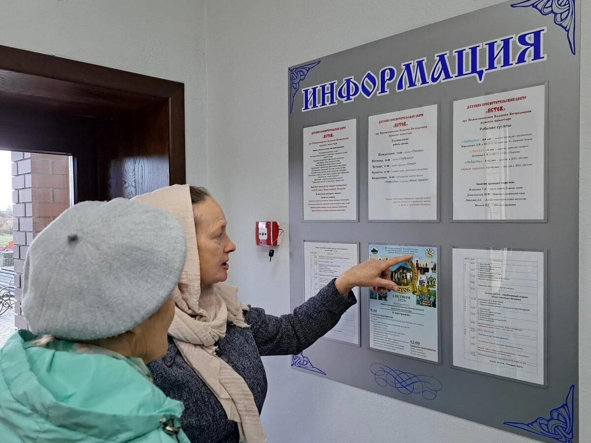 На входе в центр «Исток» нас встретила его гостеприимная хозяйка