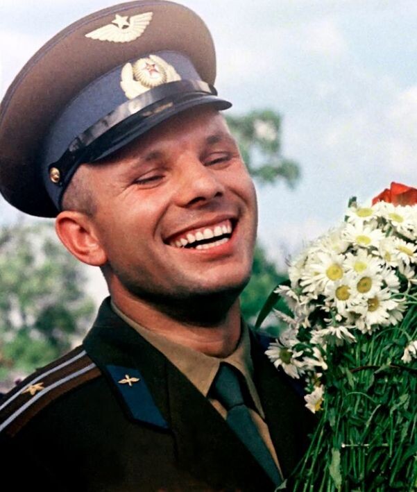 Юрий Гагарин - как много для нас значил его полёт. Фото Яндекс.Картинки. 