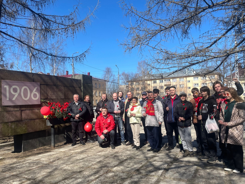    Коммунисты и профсоюзы Карелии встретили Первомай цветами паблик "Профсоюзы Карелии"