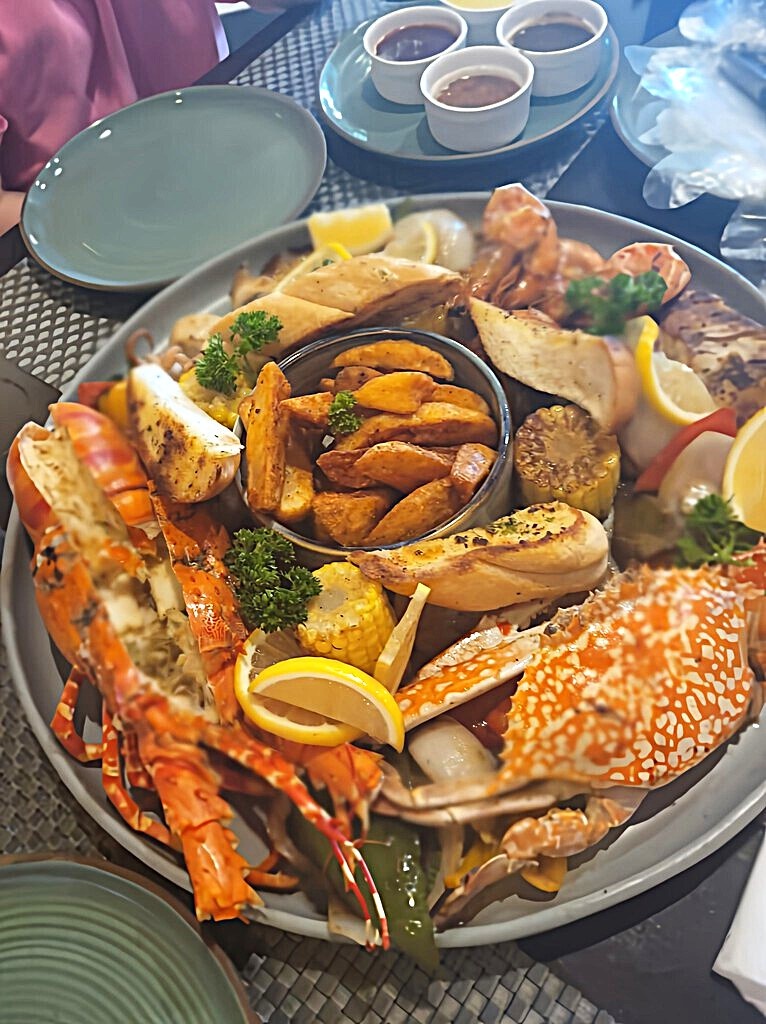 ассорти морепродуктов в тайском ресторане