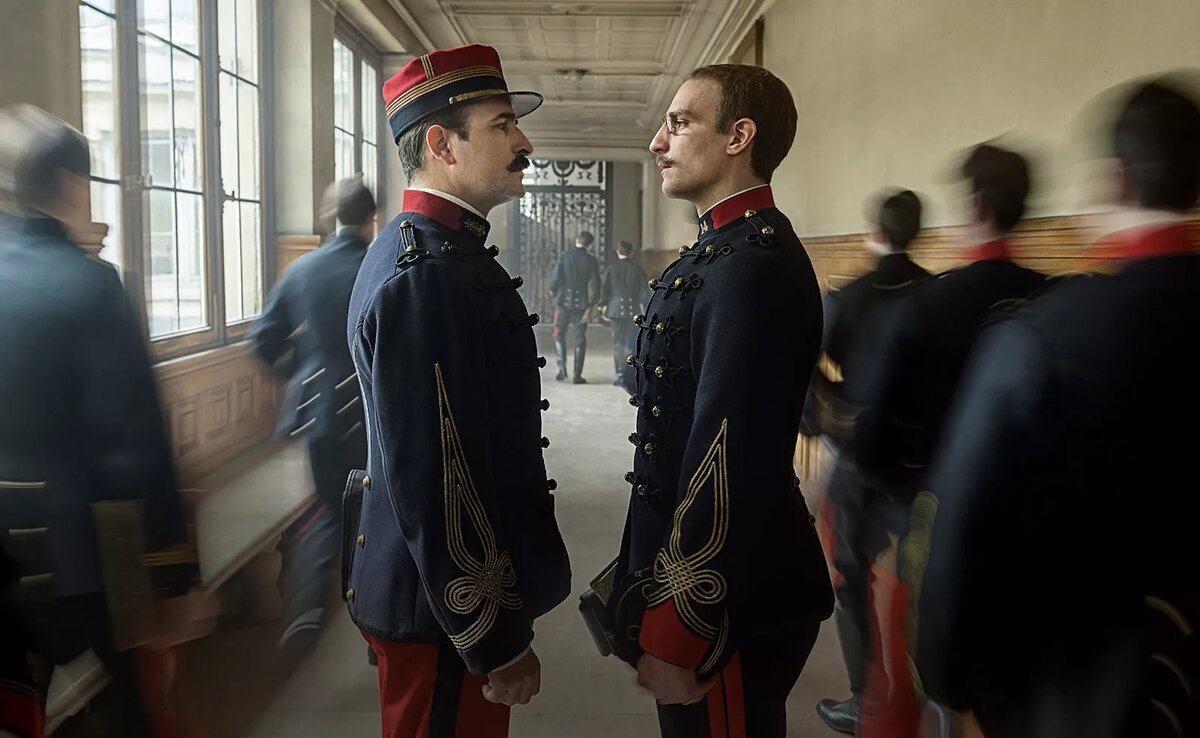 В главных ролях: Жан Дюжарден, Луи Гаррель, Эмманюэль Сенье
Жанр: историческая драма, триллер