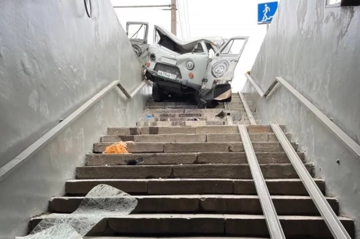    Двойное сальто-мортале катафалка попало на видео на западе Волгограда