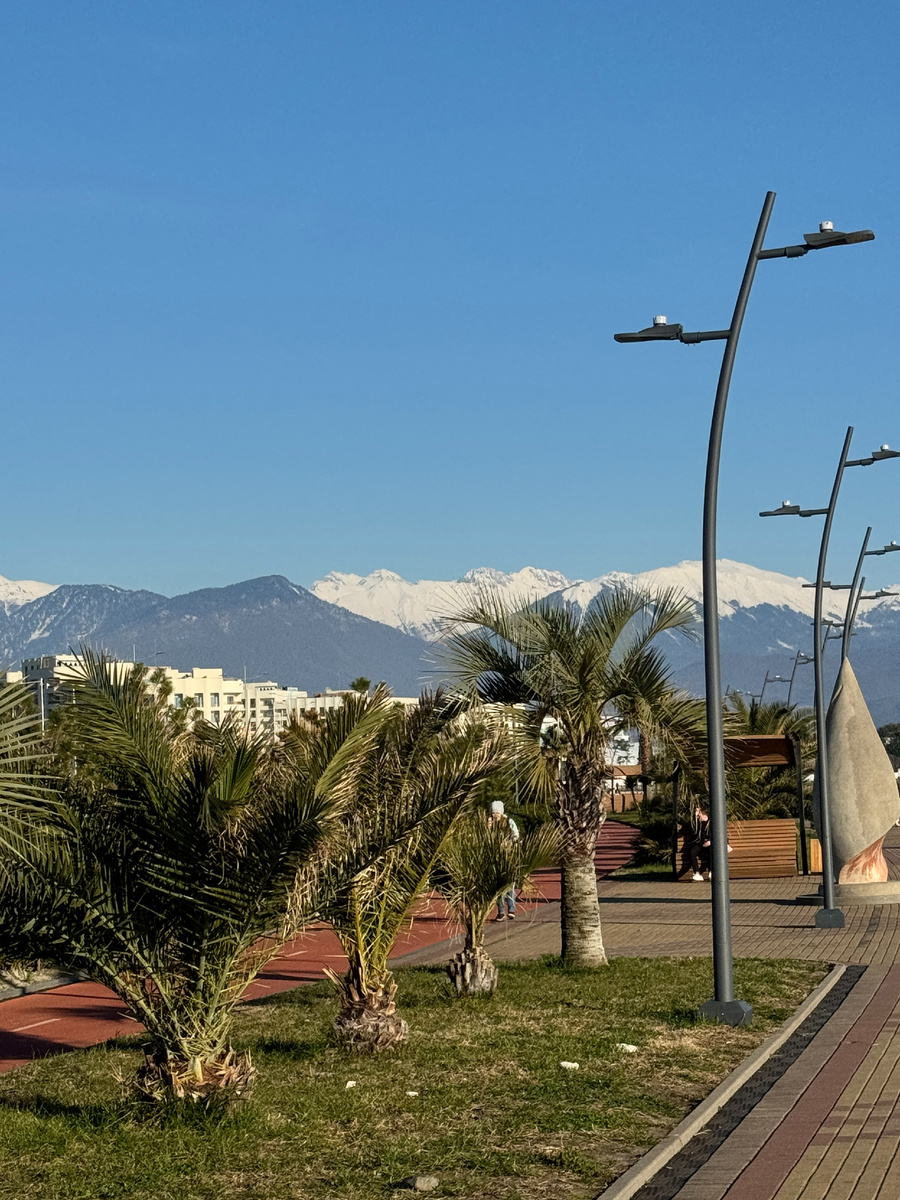 Вот те самые горы, которые смягчают климат в Сириусе