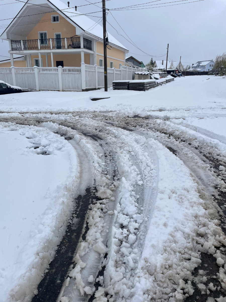 А ведь уже все водители сменили зимнюю на летнюю резину🙈