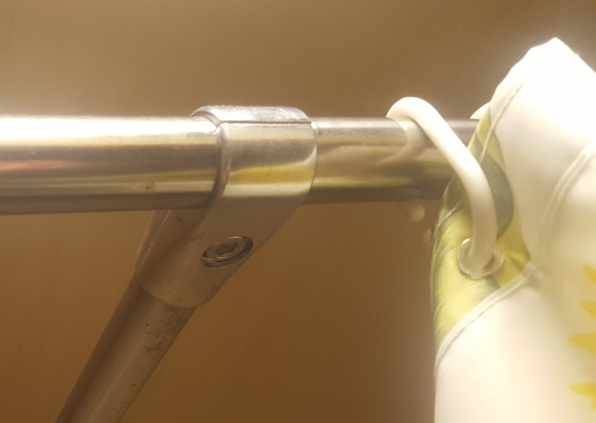 Поперечная перекладина над ванной