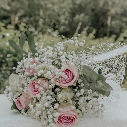   Пример оформления свадебного букета с кружевом. AzaliaNow Катя Невская