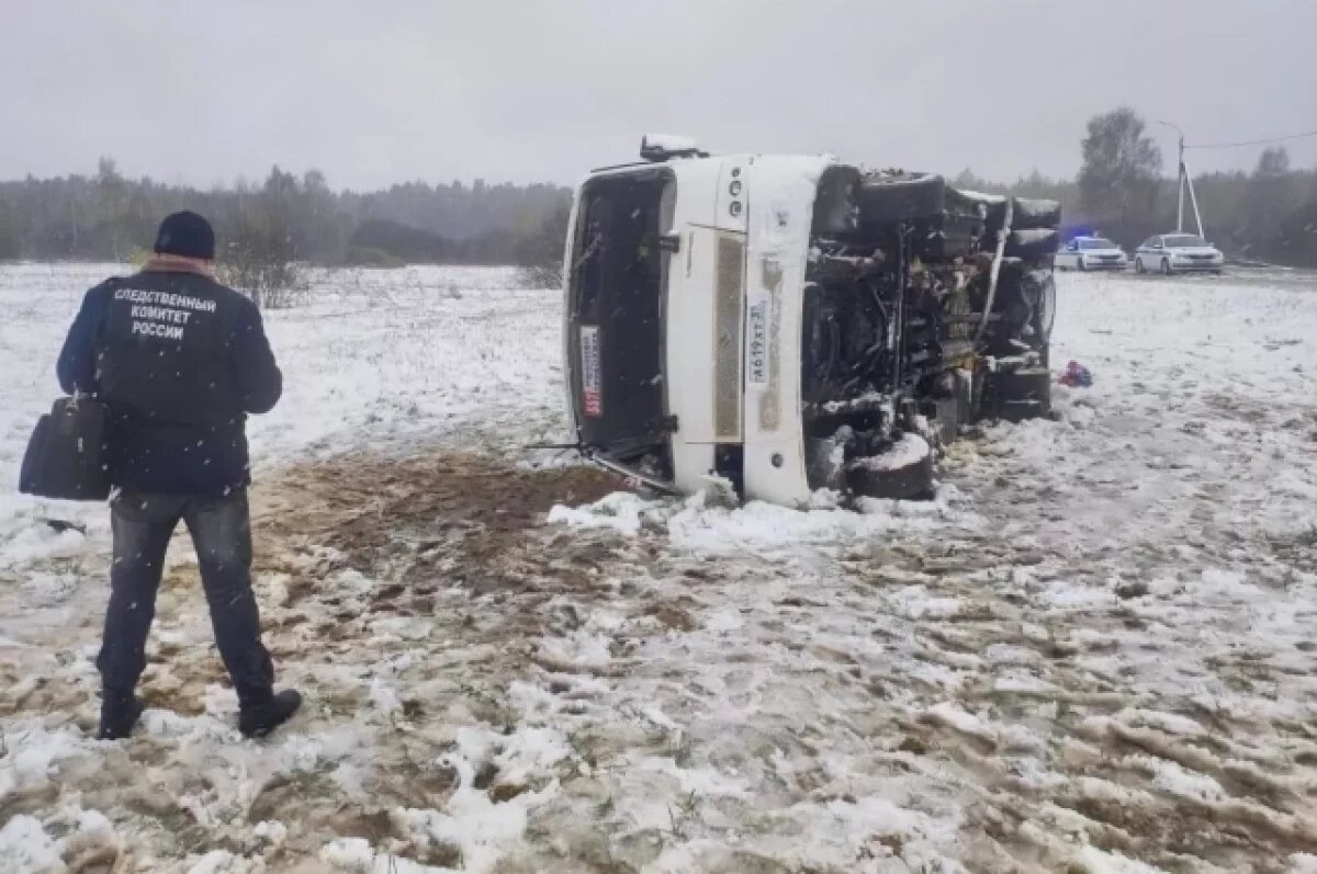    В Ивановской области опрокинулся рейсовый автобус, водитель погиб