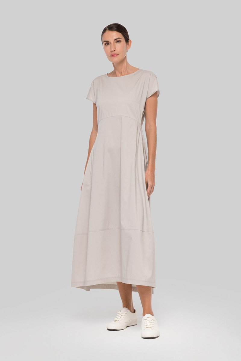 Бежевое платье 2025