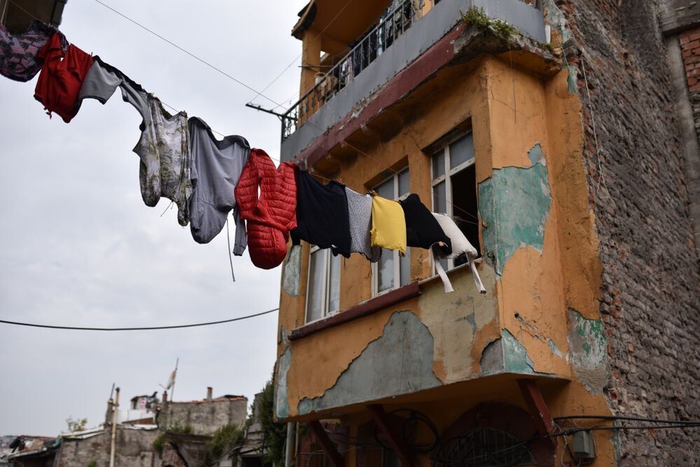 Лучше проверить всё, чтобы не остановиться в квартире с таким видом