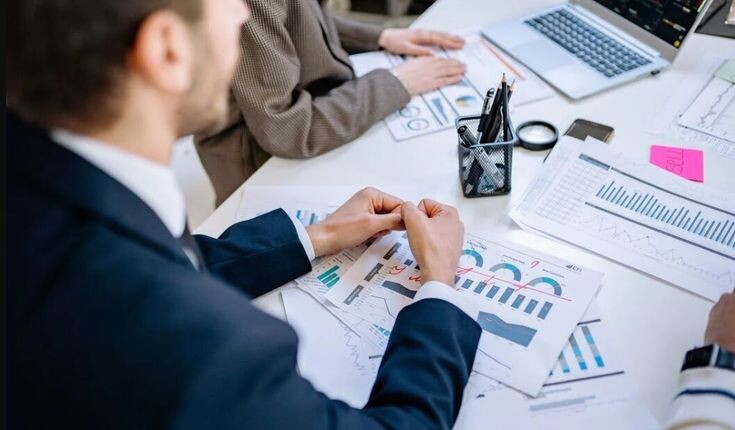 Кто работает в таких структурах?