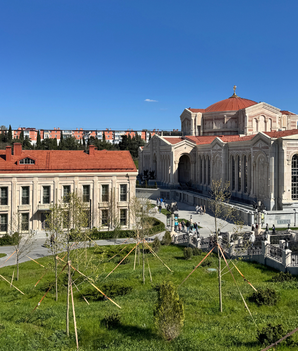 Здесь вы видите два музея.