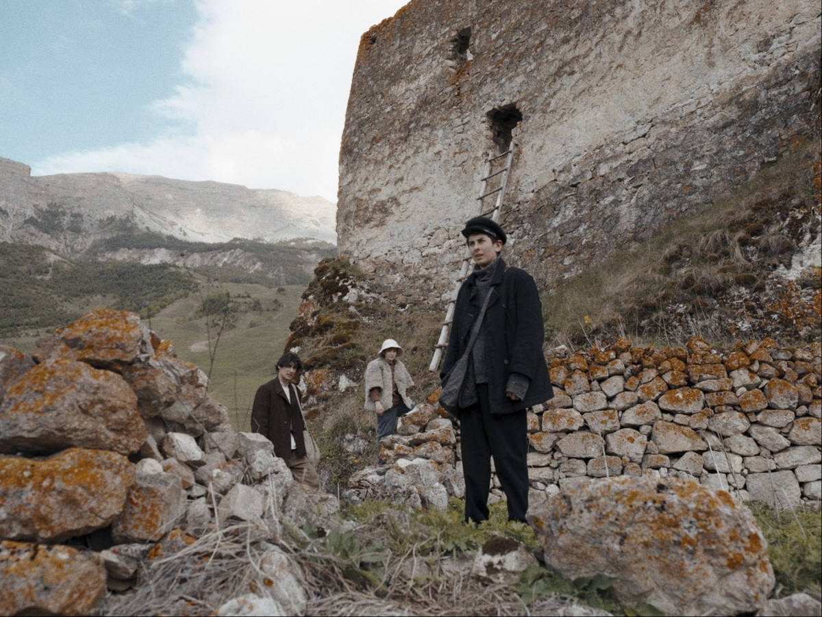 Фильм снимался в высокогорном селе в Северной Осетии. 