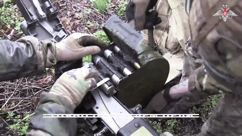    Расчёты АГС-17 и 120-мм миномётов Сани поддерживают продвижение штурмовых подразделений//Видео с официального ТГ-канала Минобороны