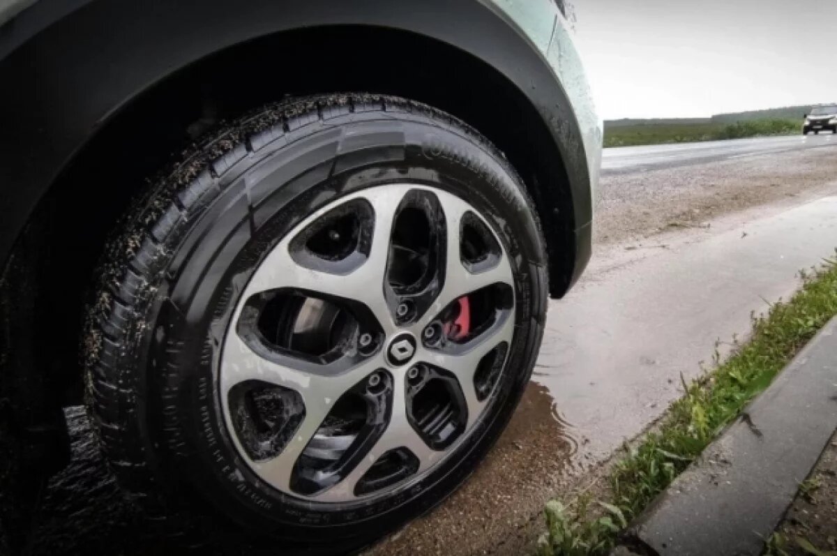    Пьяный ульяновец среди ночи порезал шины 8 автомобилей