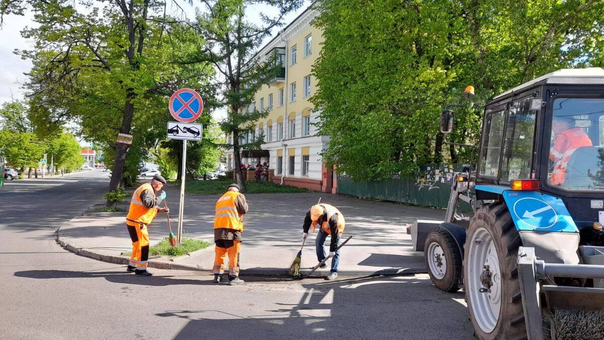     Чистый Курск: в городе продолжается уборка улиц