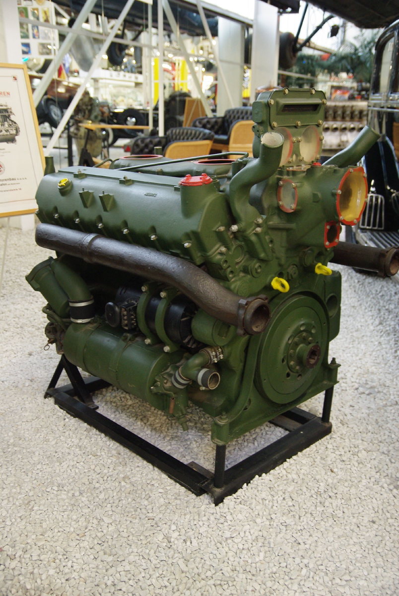 Maybach HL 230 в музее техники в Зинсхайме (Германия)