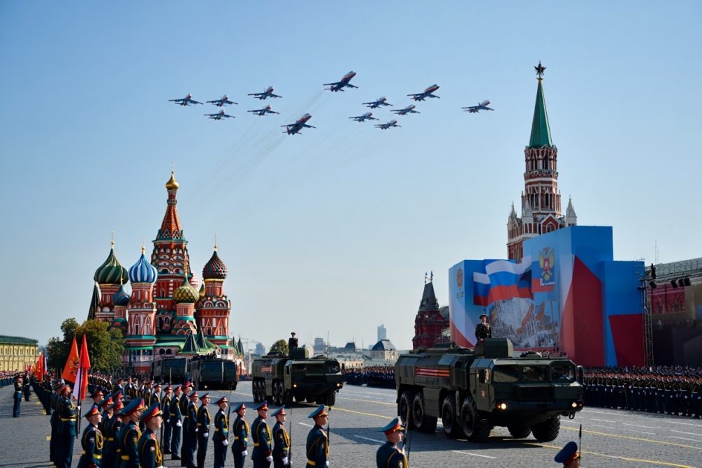   У Зеленского не получится сорвать парад Победы в Москве. Иллюстрация: "Блокнот"