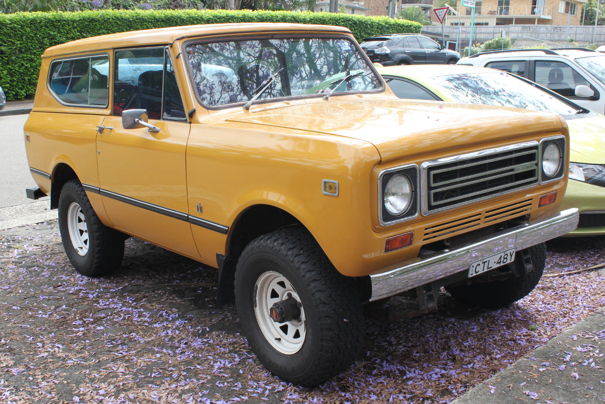 Оригинальный International Harvester Scout 2 - простой, рамный, настоящий "железный" внедорожник.