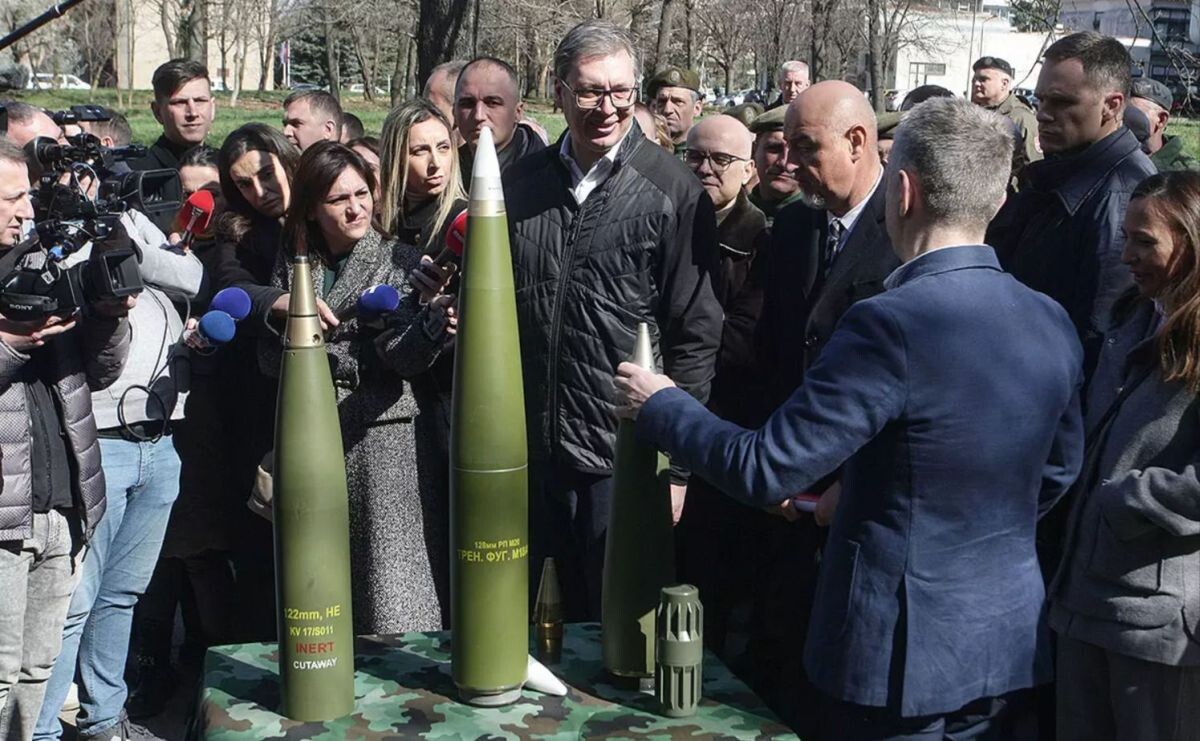 Президент Вучич осматривает изделия сербского ВПК, vreme.com