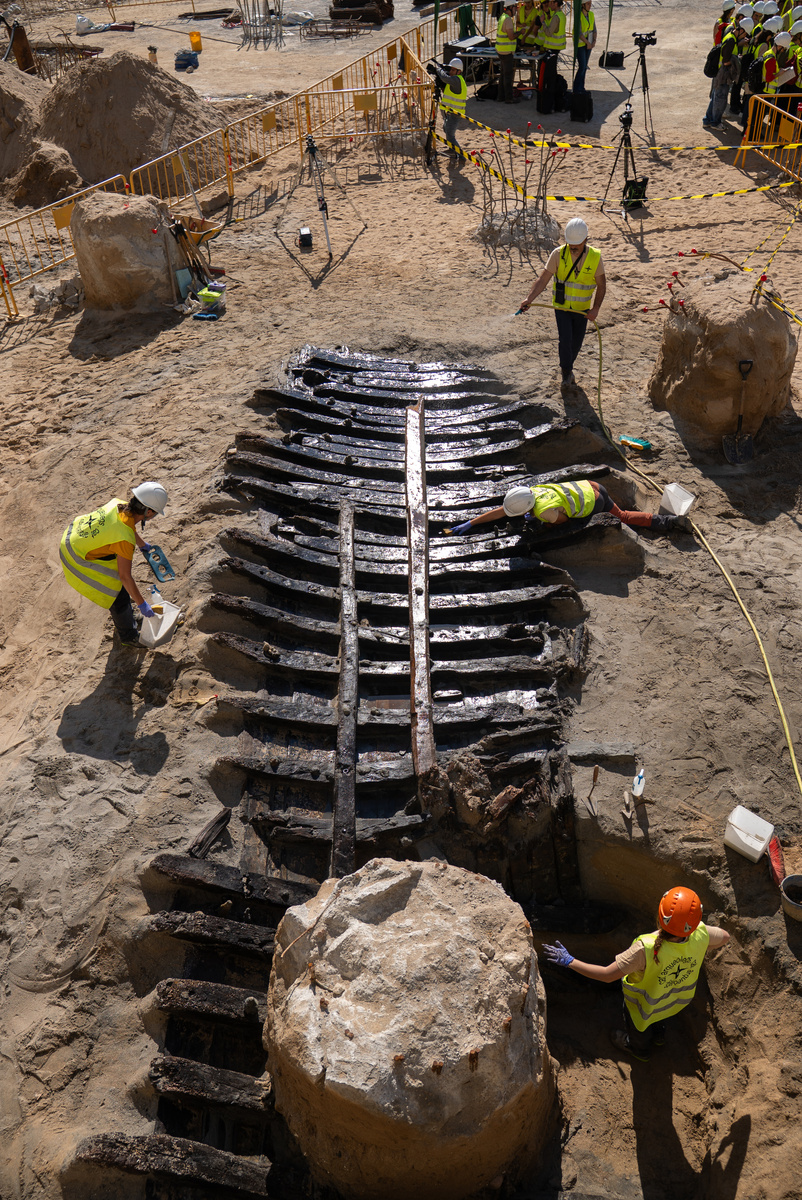 Раскопки средневекового корабля найденного в Барселоне