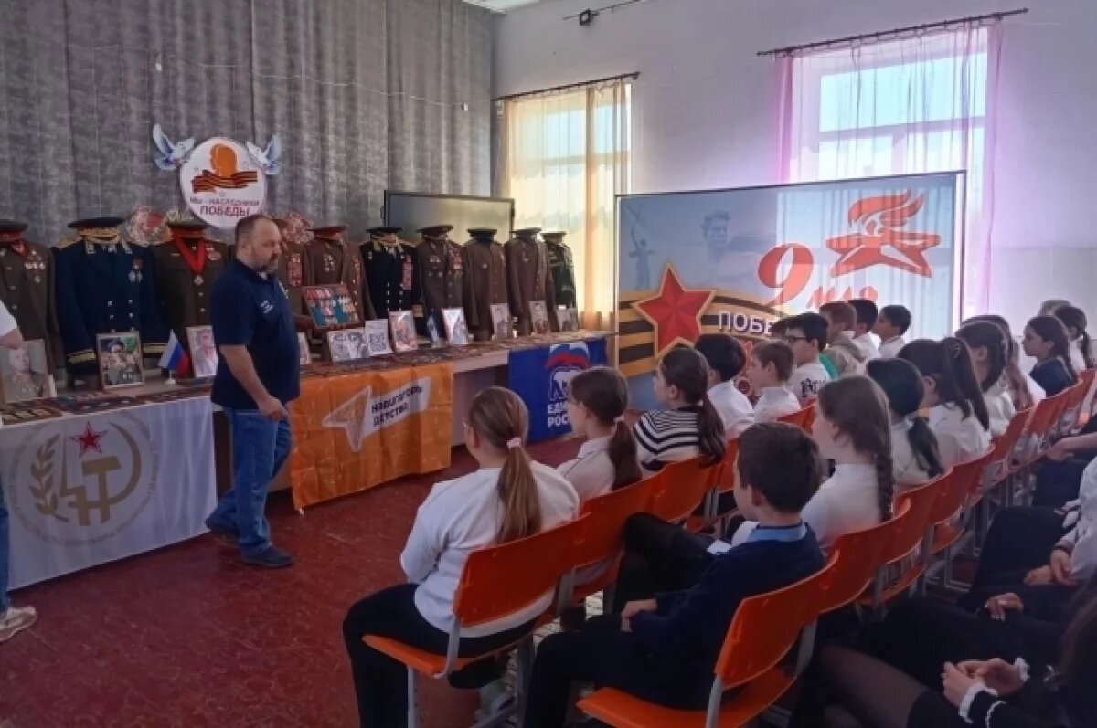    Педагоги Самарской области организовали выставку в Геническе