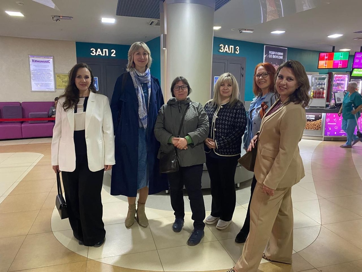 Спикеры Наталия Емелина и Эвелина Гаевская с гостями показа.