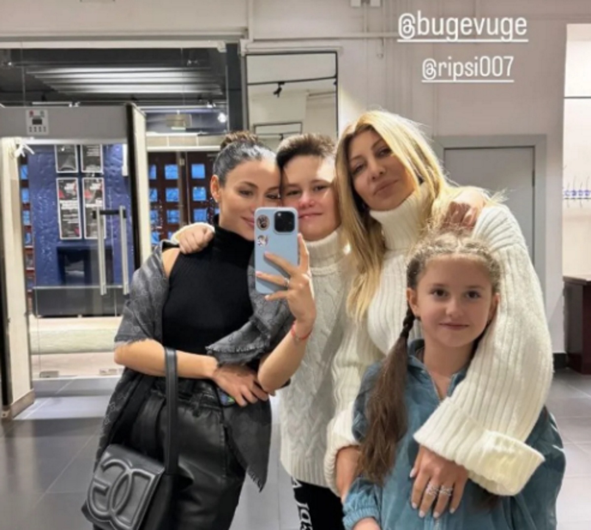 Зепюр Брутян с Гаяне Согомонян, пасынкой Тимофеем и падчерицей Мией. Фото: соцсети