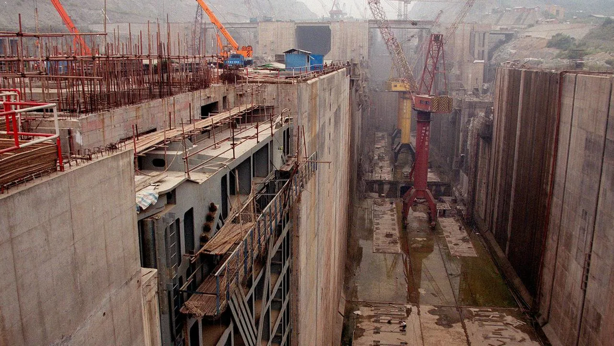 Строительство плотины "Три ущелья" на реке Янцзы. Фото с сайта https://uk.news.yahoo.com/