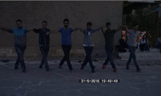 Фотография из статьи Зейнела Турана Van Halk Younlari, 2018