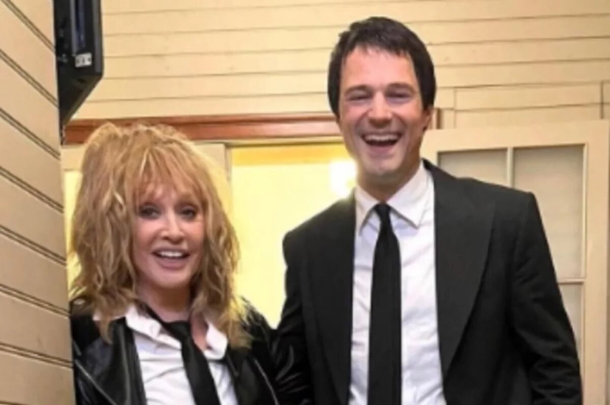   Несколькими днями ранее, на Кипре спектакль Козловского одобрили "примадонна" и иноагент Галкин*. Фото: соцсети