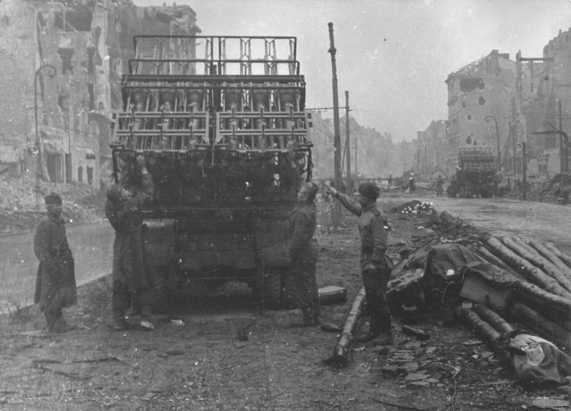 БМ-31-12 на улице Берлина, весна 1945