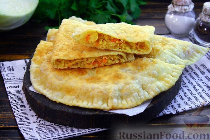 мука, капуста белокочанная, лук репчатый, морковь, масло подсолнечное, соль, перец чёрный молотый