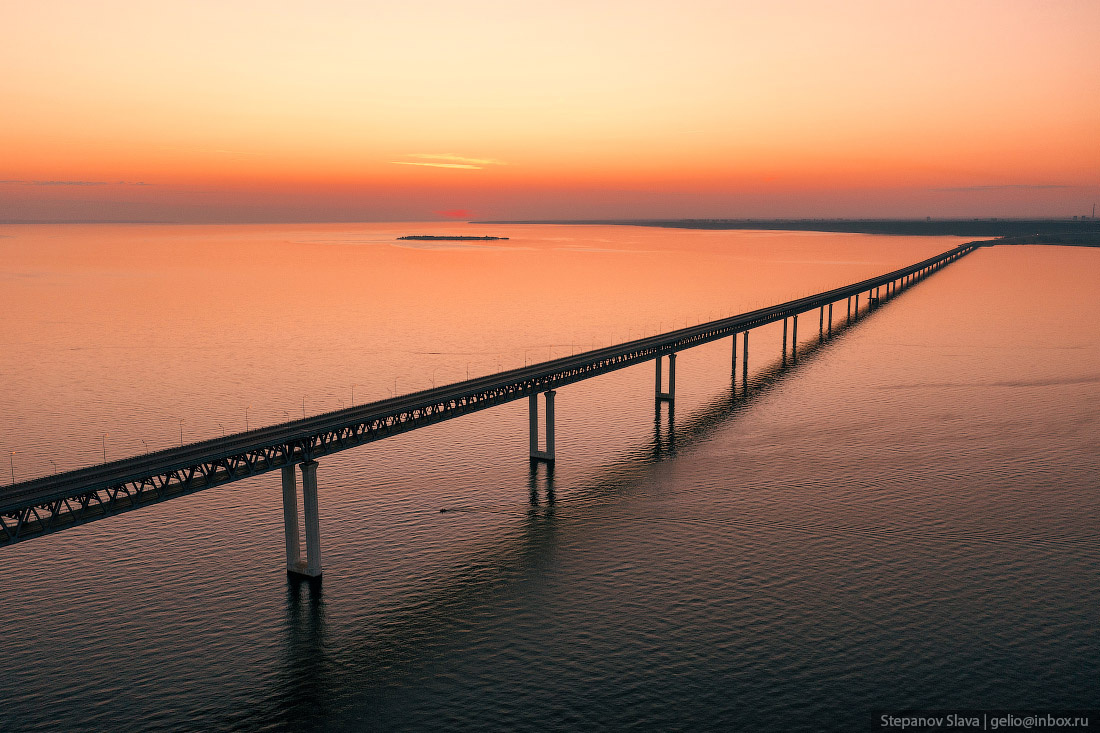 Президентский мост и остров Палецкий, раньше там была земля и деревня, пока не затопили под водохранилище. 