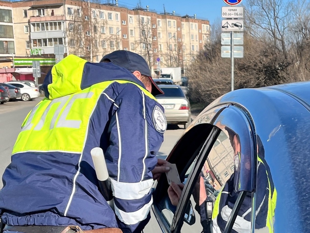 Почему опытные водители никогда не звонят на телефон доверия с жалобой на инспектора ГИБДД