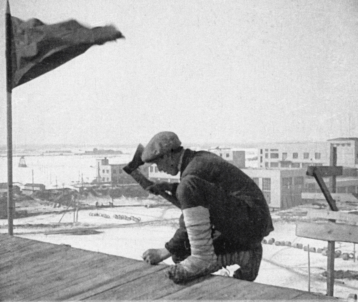    Для реализации проекта в максимально сжатые строки на строительных площадках завода практиковались «штурмы», субботники и воскресники, в которых принимали участие жители Нижнего Новгорода и ближайших деревень. К ноябрю 1931 года основные строительные работы были завершены / РИА Новости