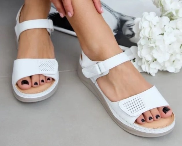 Женские босоножки