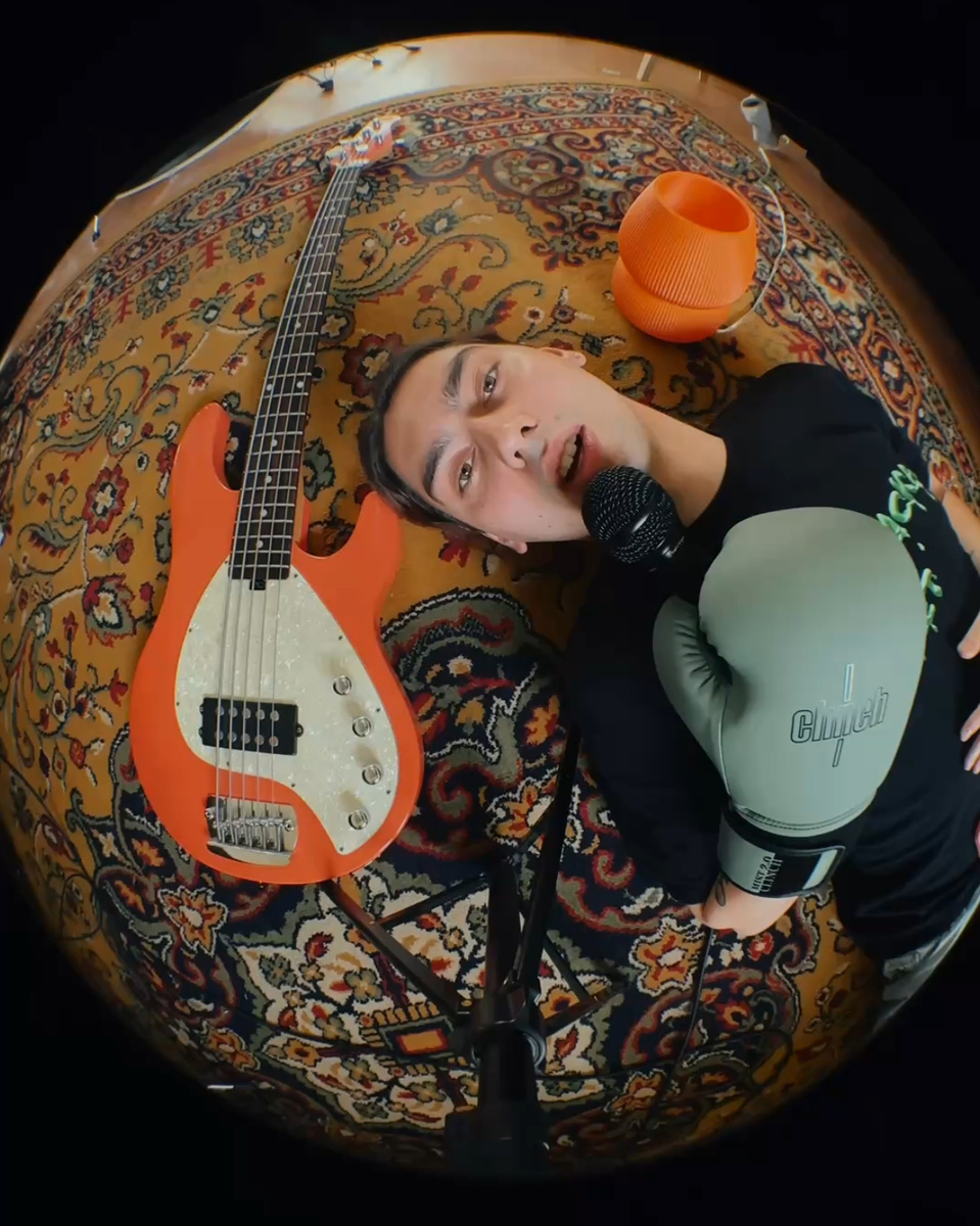 Обнимаю всех хороших людей и нехороших тоже! 🫂