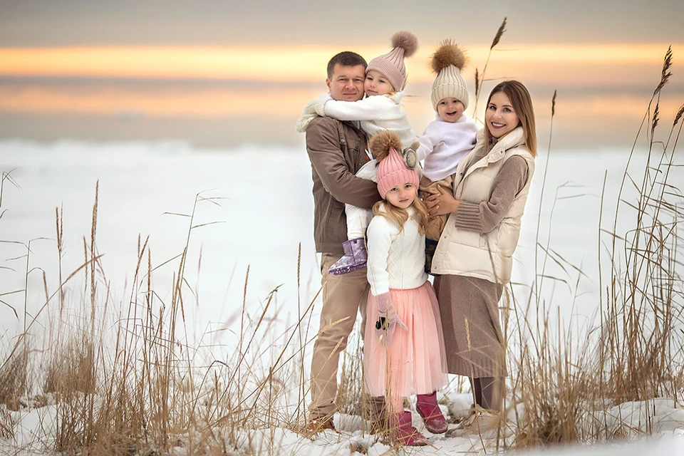 Фото семьи с тремя детьми