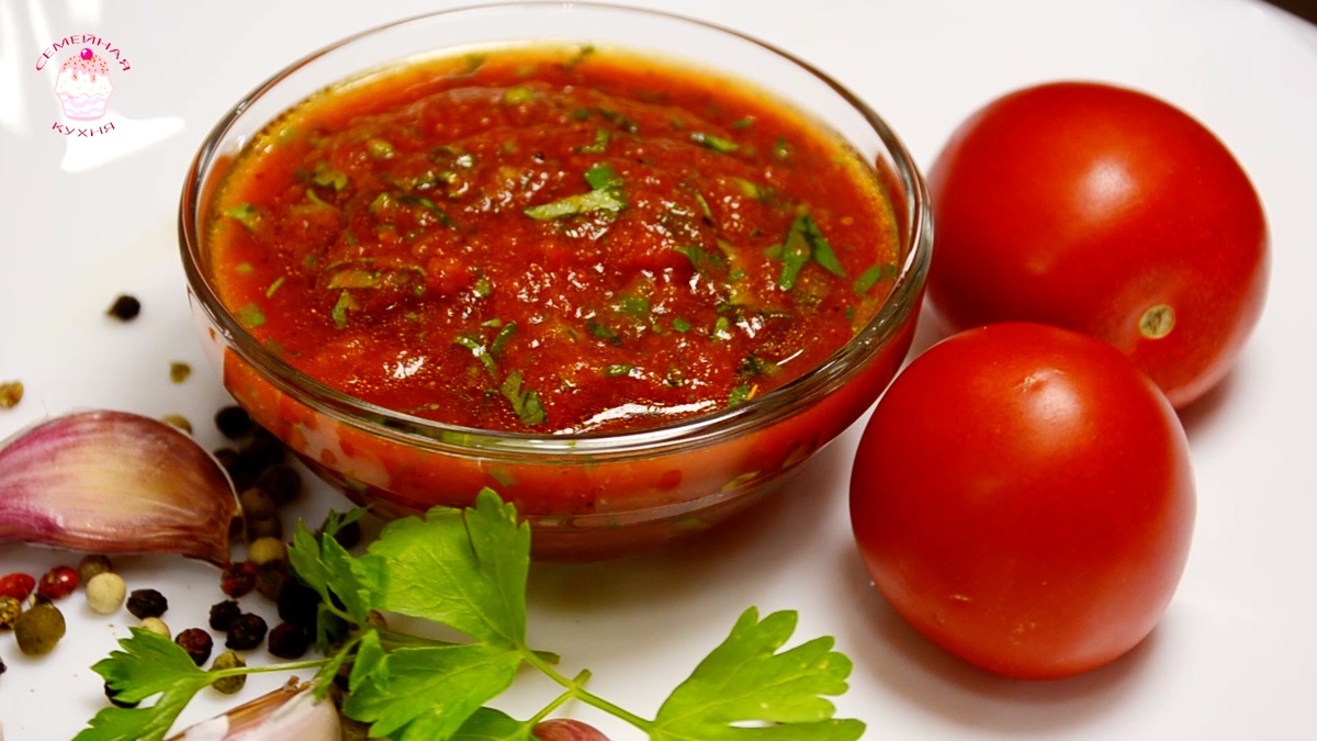 Необычайно ароматный соус из томатов и специй для шашлыка или мясных блюд. Вкусный соус из протертых томатов, с добавлением оливкового масла и специй.