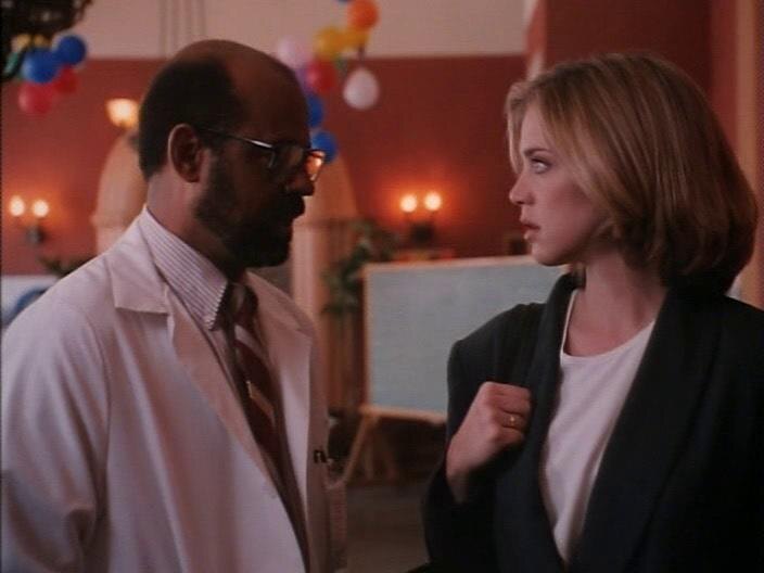 Кадр из фильма «Когда тайное становится явным» (1994)