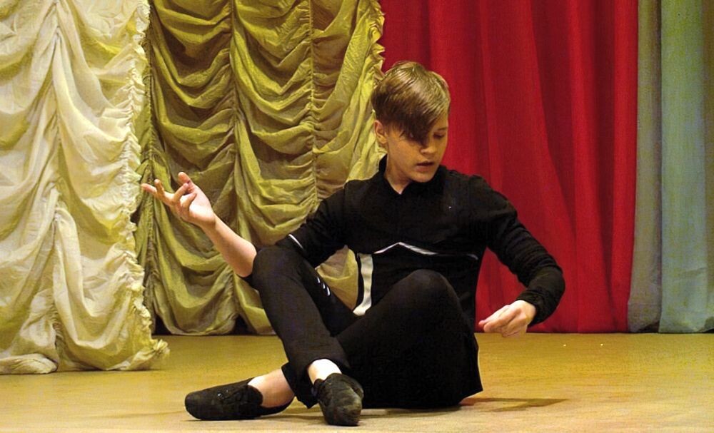 Талант Льва раскрылся ещё в детстве, его часто называли "гуттаперчевым мальчиком из Миасса", а его судьба тоже оказалась печальной