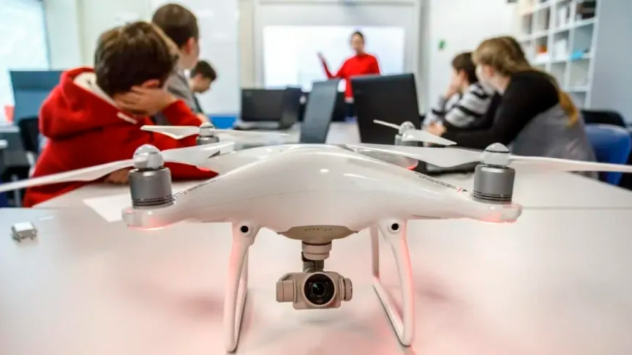     Белорусские школьники освоят управление дронами