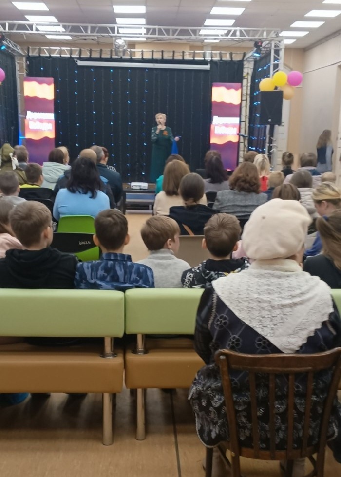 Фото сына автора со вчерашнего концерта.