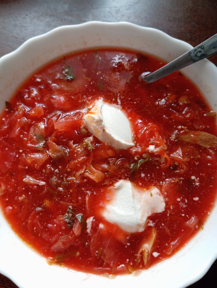 Борщ мы любим не ярко свекольный. 