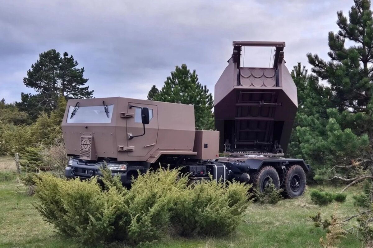 Новая французская реактивная система залпового огня Foudre MLRS, должна составить конкуренцию американской системе HIMARS на европейском рынке. Фото: Turgis & Gaillard