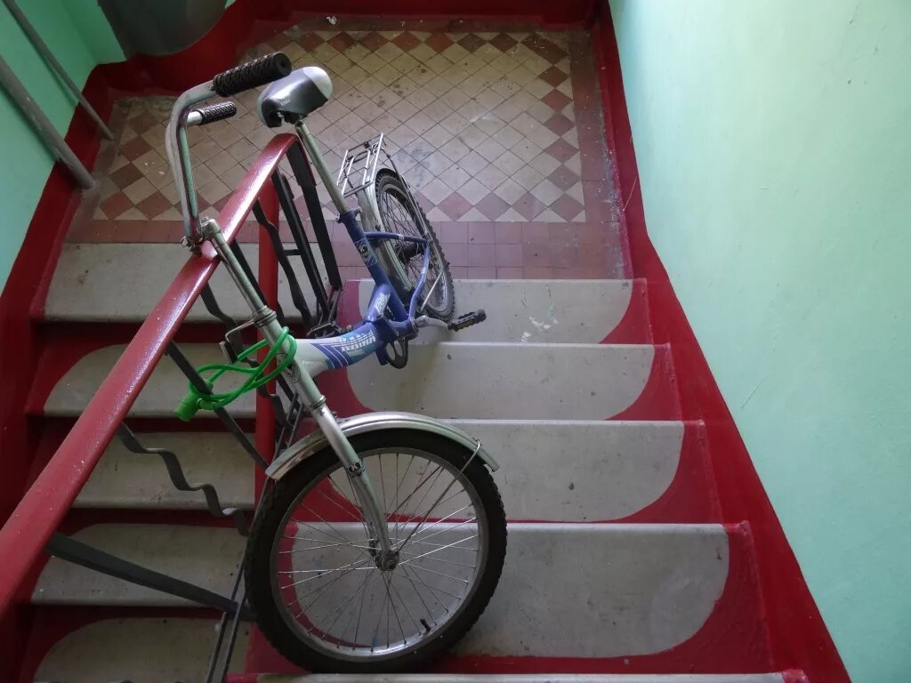 Не очень эстетично, но протиснуться можно