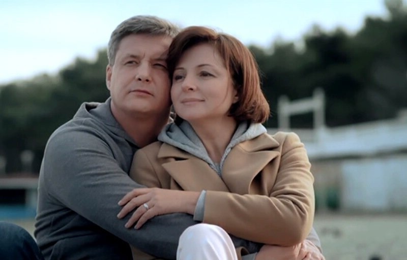 Александр Макогон и Анна Банщикова кадр из сериала «Ищейка»