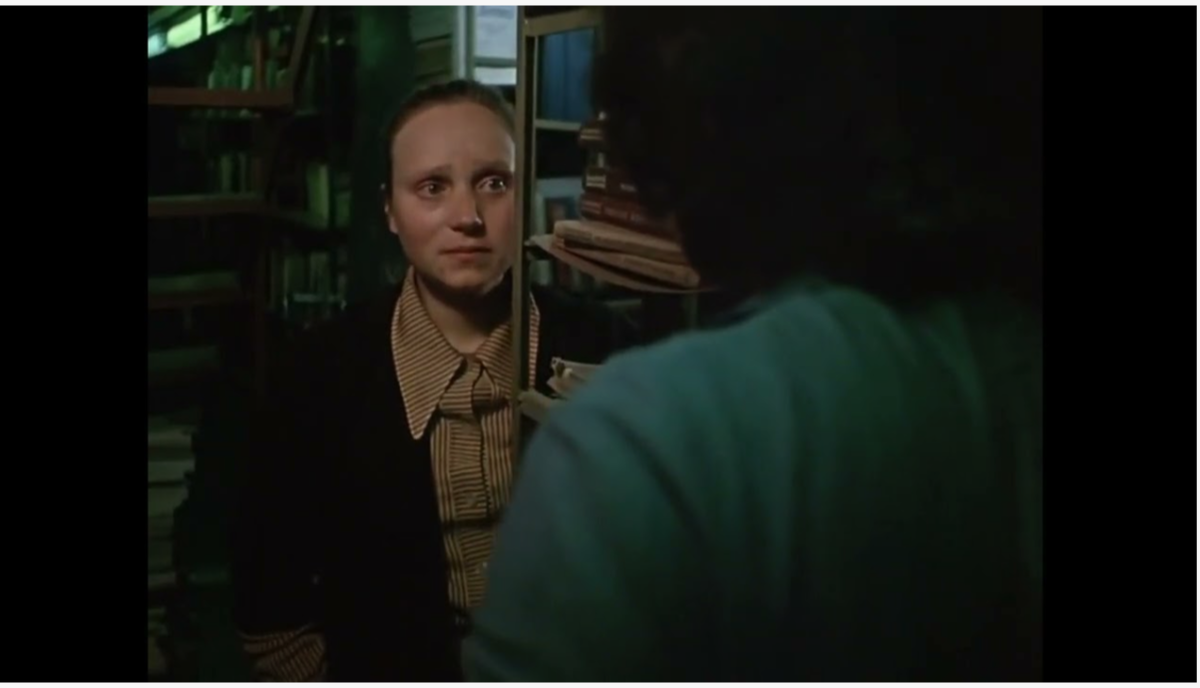 Отрывок из фильма "Влюблен по собственному желанию" - «ой Верочка милочка, солнышко мне посоветовала обратиться к вам Ирина Львовна, надо мать из клиники забирать и как раз придет телевизионный мастер ко мне домой в субботу, не посидите, - Вы знаете  в субботу я вероятно не смогу, - а вы постарайтесь   …   странно мне вас совсем с другой стороны рекомендовали».